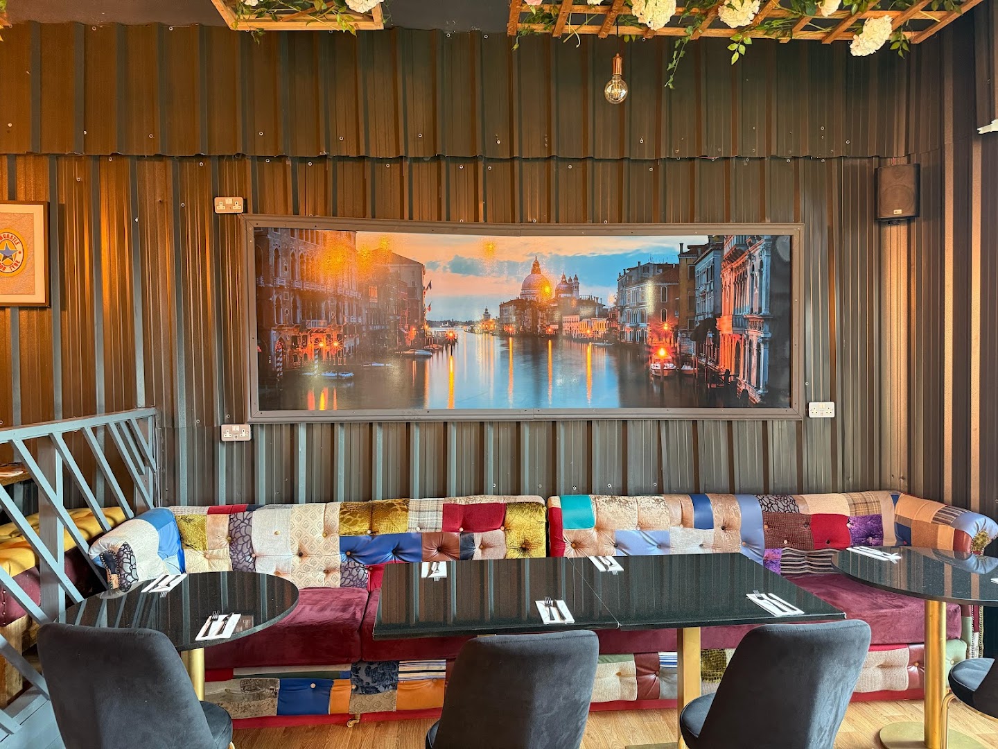 Fireleaf Tonic: clear photo of restaurant interior