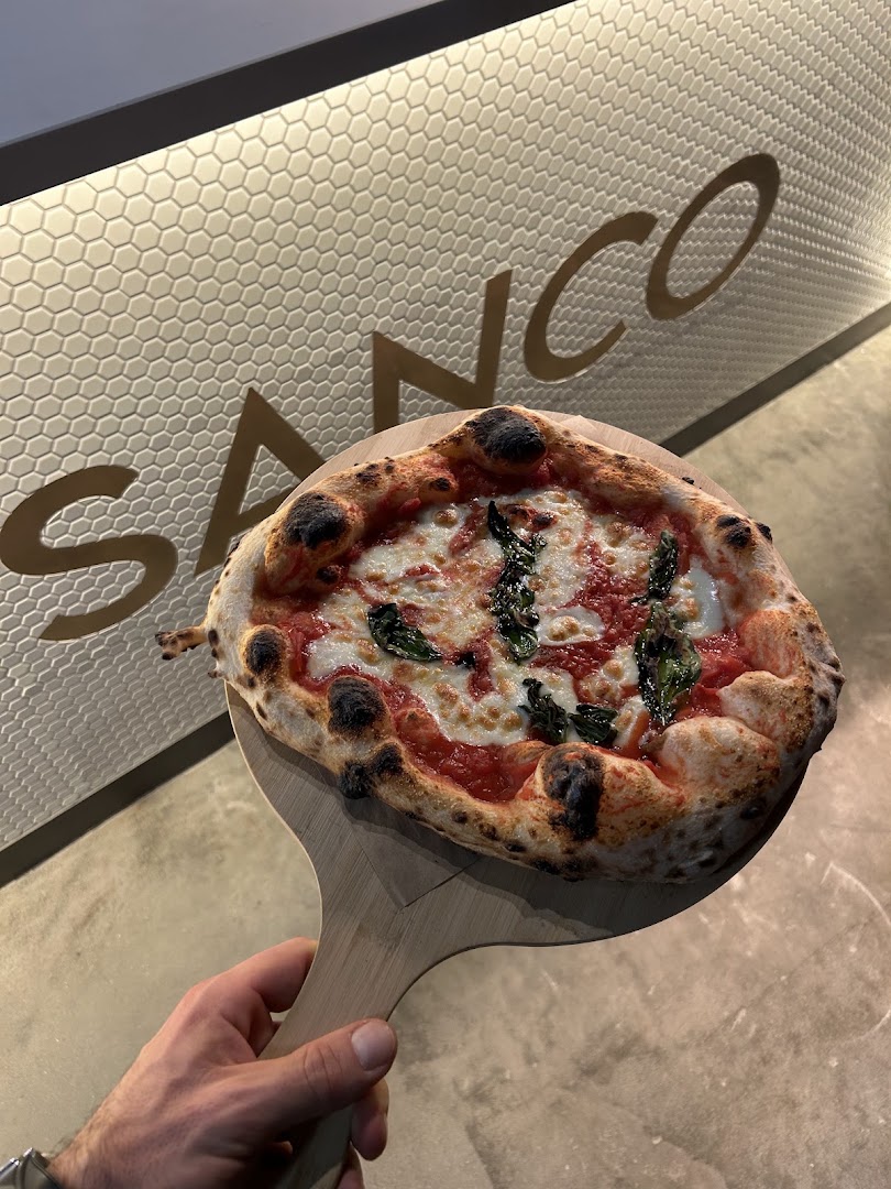 Sanco: appetizing food with clear branding