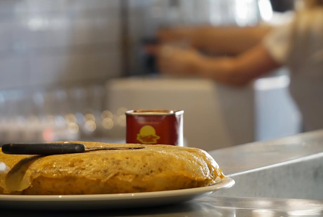 Arbequina: appetizing food photo in restaurant
