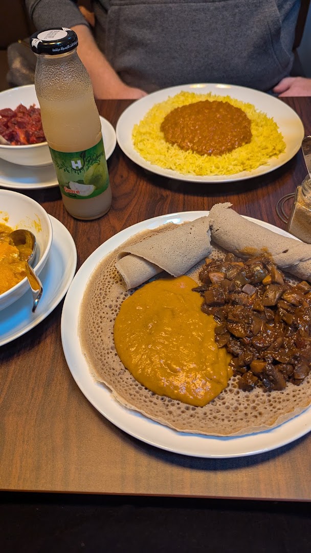 Lula's Ethiopian Café & Deli: appetizing photo of Ethiopian food
