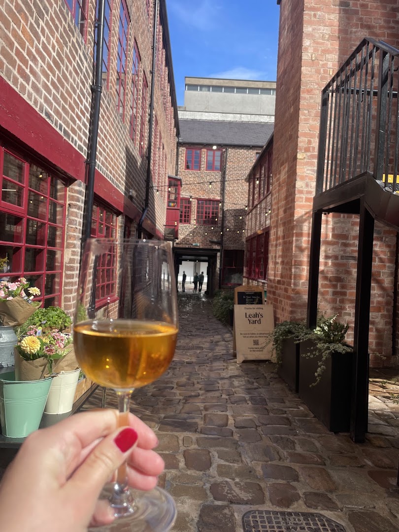 Barks Wine Shop: inviting atmosphere and quality composition