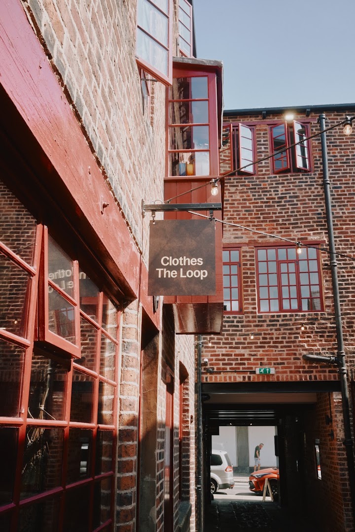 Clothes the Loop: clear, professional storefront signage photo