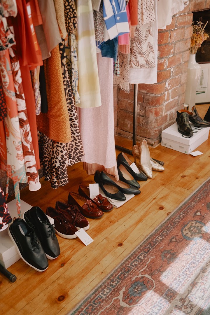 Clothes the Loop: clear display of shop products