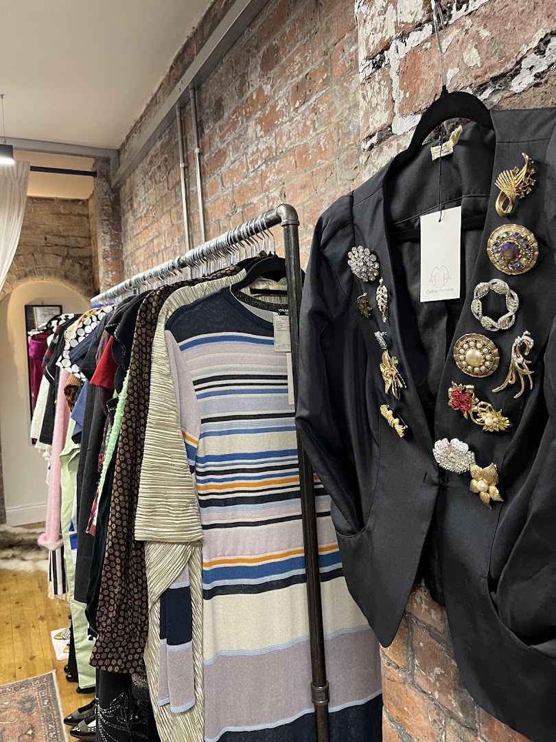 Clothes the Loop: clear display of shop products