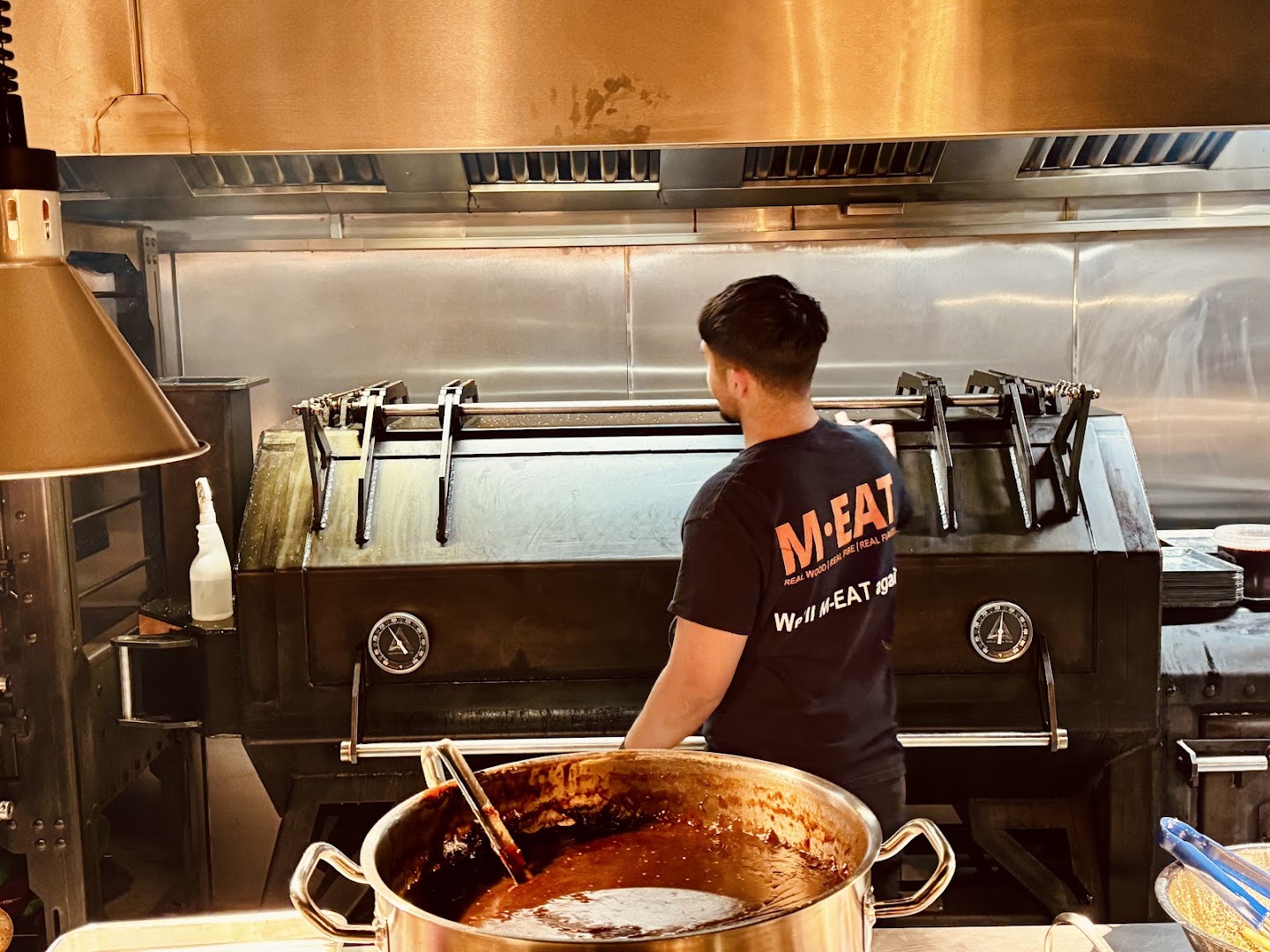 MEAT Smokehouse: professional shot of kitchen staff