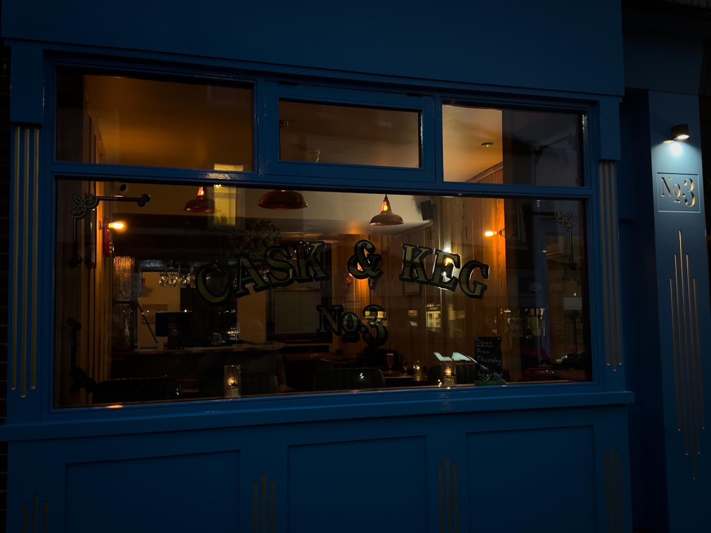 No3 Sharrow: inviting exterior shot of bar