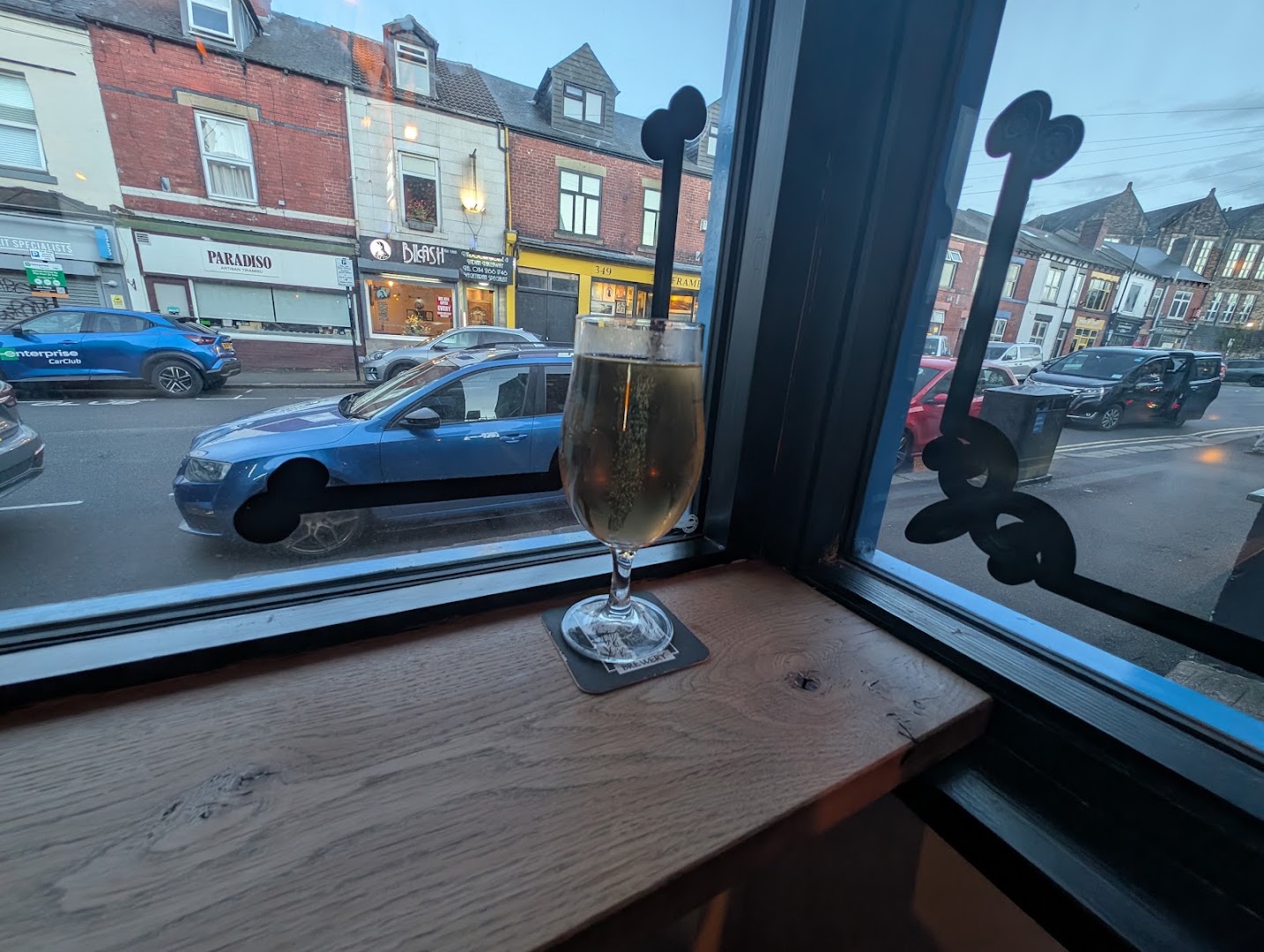 No3 Sharrow: inviting atmosphere with drink