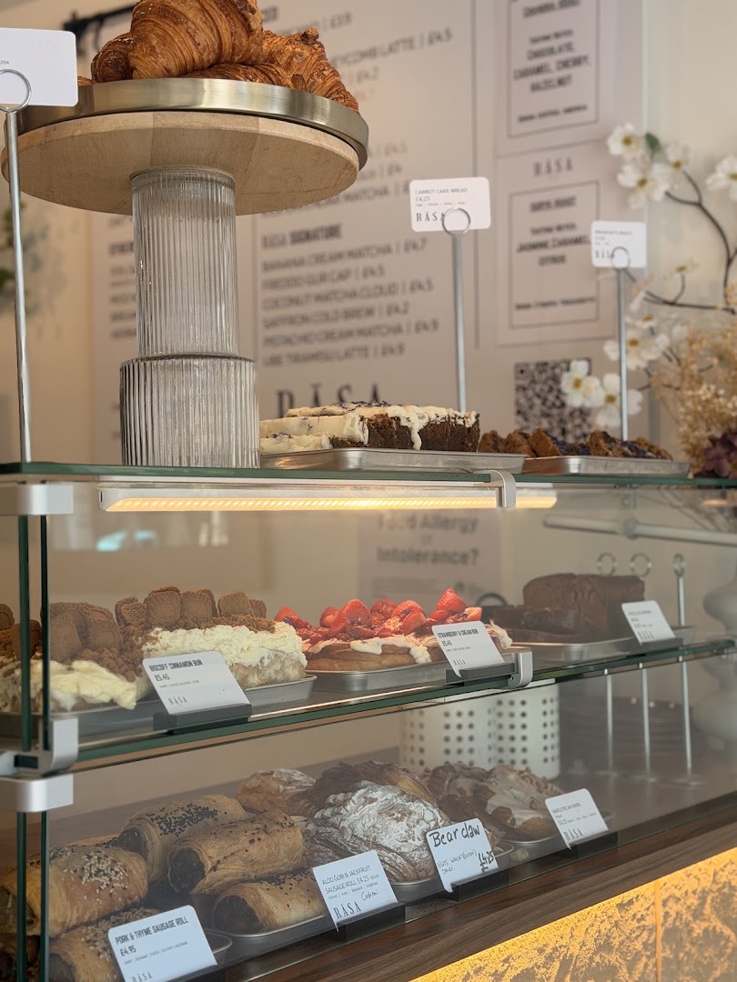 Rasa Kofee: appetizing display of cafe food