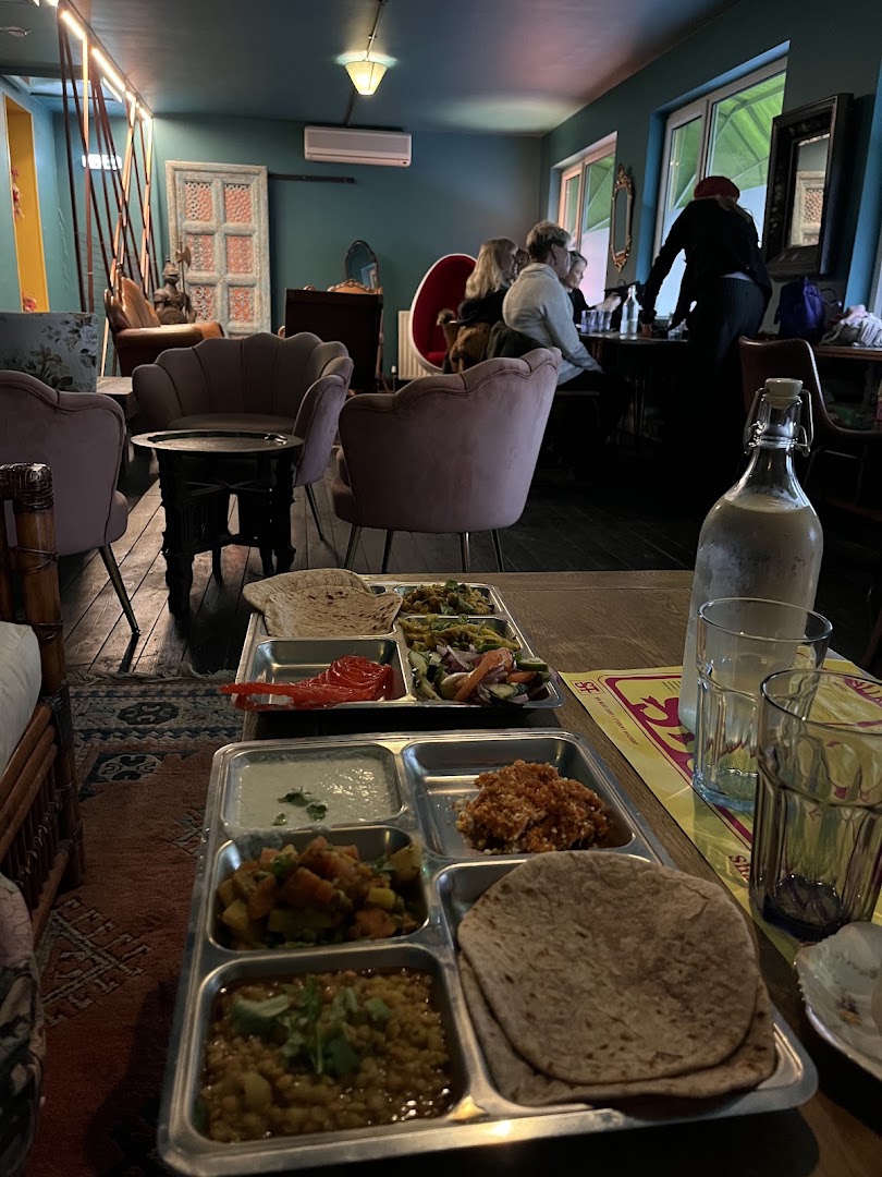Shaanti Town: food and restaurant atmosphere