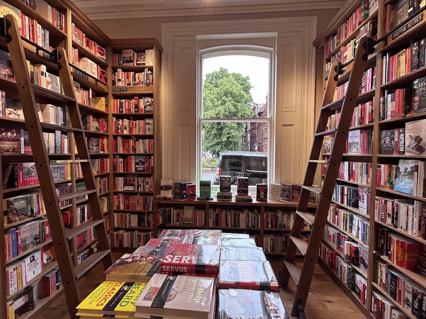 Topping & Company: inviting and professional bookstore interior