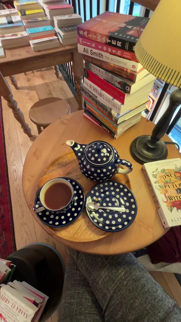 Topping & Company: cozy bookstore atmosphere with books