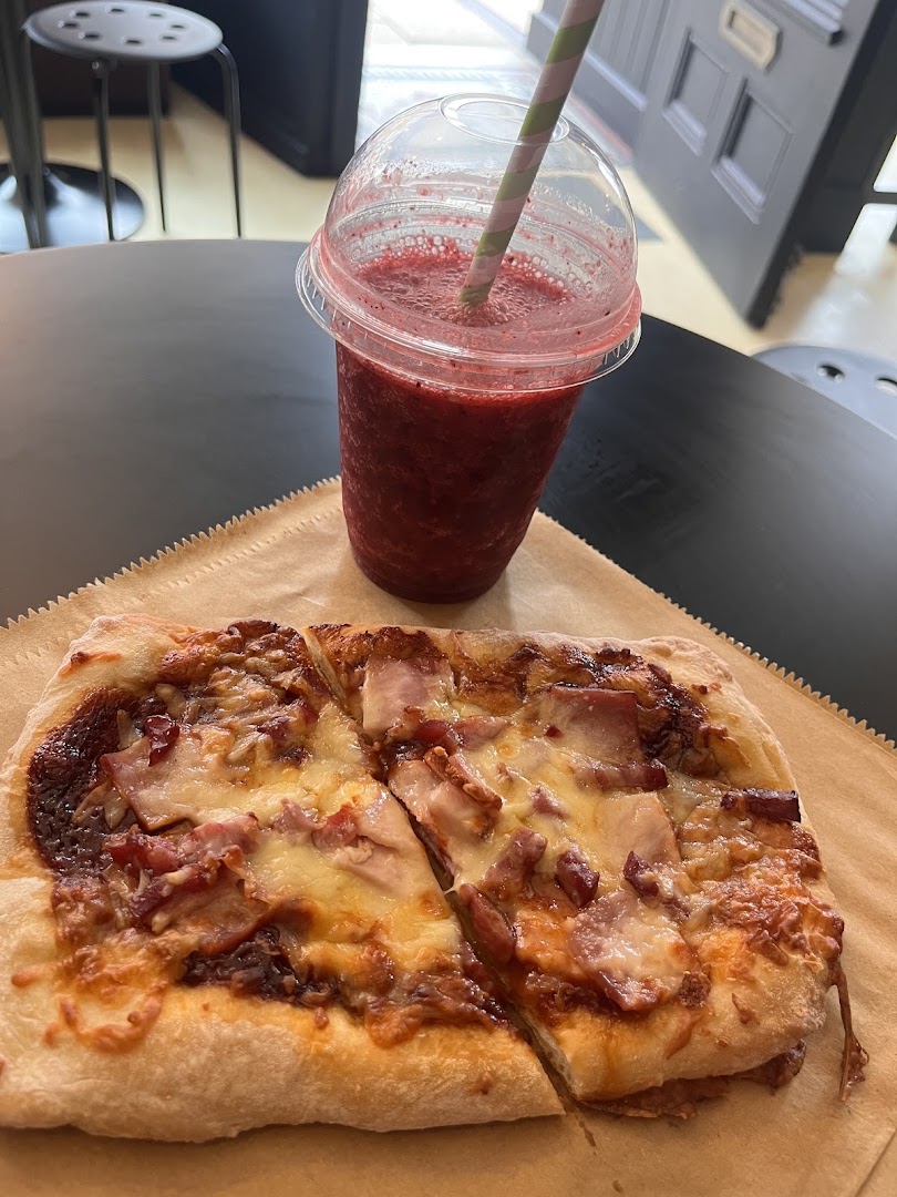 V's Artisan Kitchen: appetizing food and drink photo