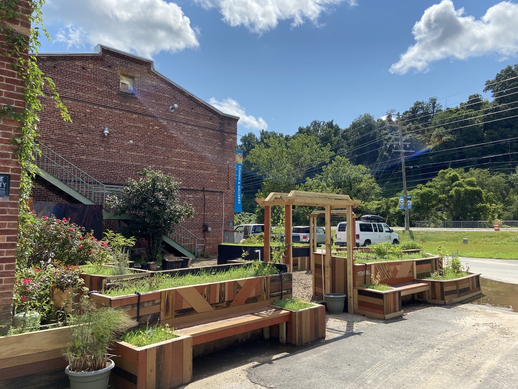 Art Garden AVL: shop's outdoor space