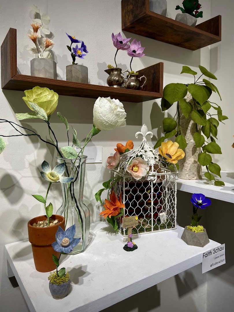 Art Garden AVL: clear display of shop products