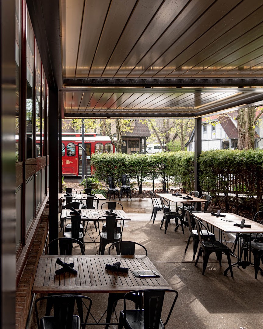 Corner Kitchen: inviting and professional patio shot