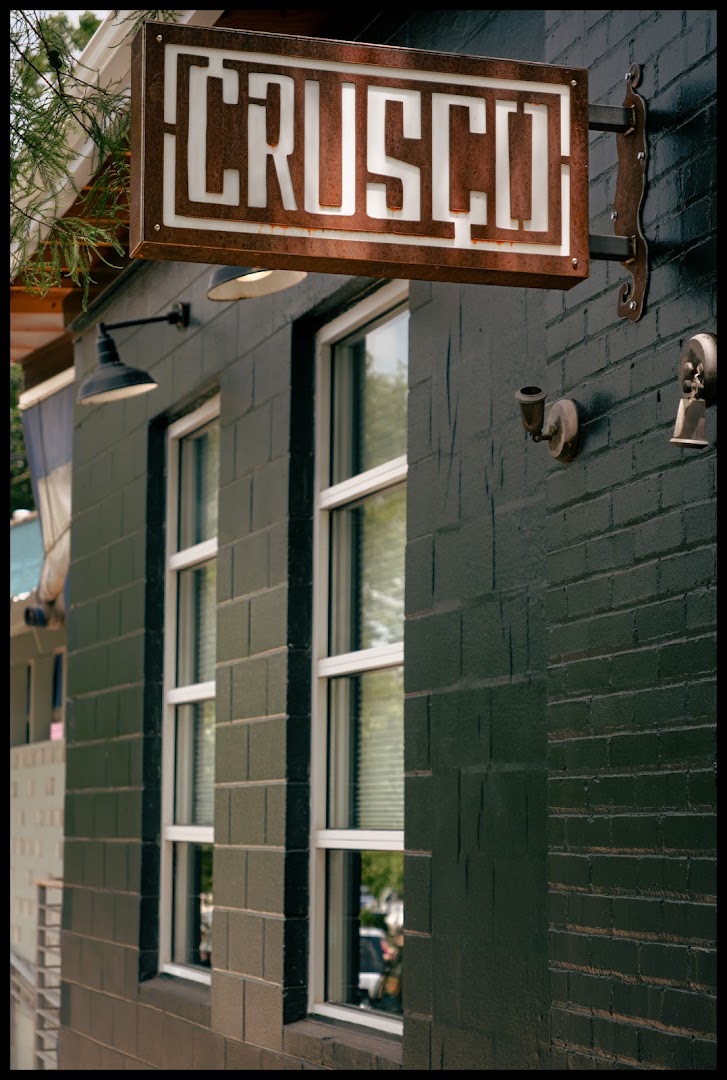 Crusco: professional exterior signage photo