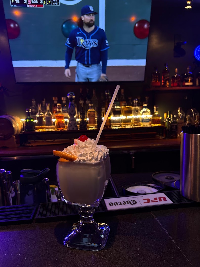 El Tesoro: appetizing drink in bar setting