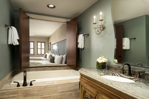 Grand Bohemian Lodge Asheville: high quality hotel room photo