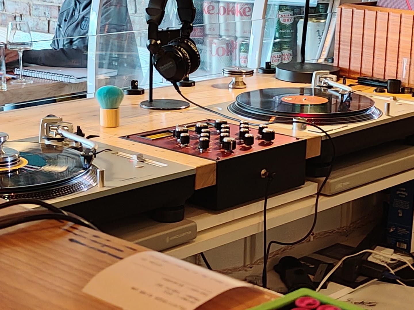 Joyful Noise Listening Lounge and Kitchen: venue atmosphere and equipment