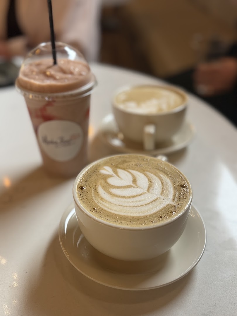 MochaBox Coffee: appetizing coffee and drink presentation