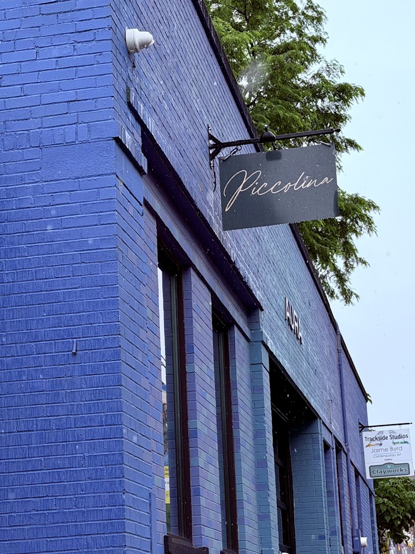 Piccolina: clear exterior shot with signage