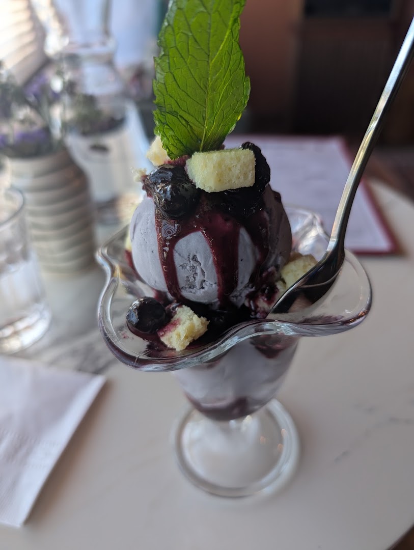 Potential New Boyfriend: appetizing photo of a dessert