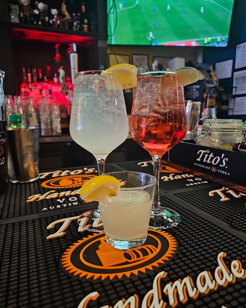 Bottle Rocket: appealing photo of restaurant drinks