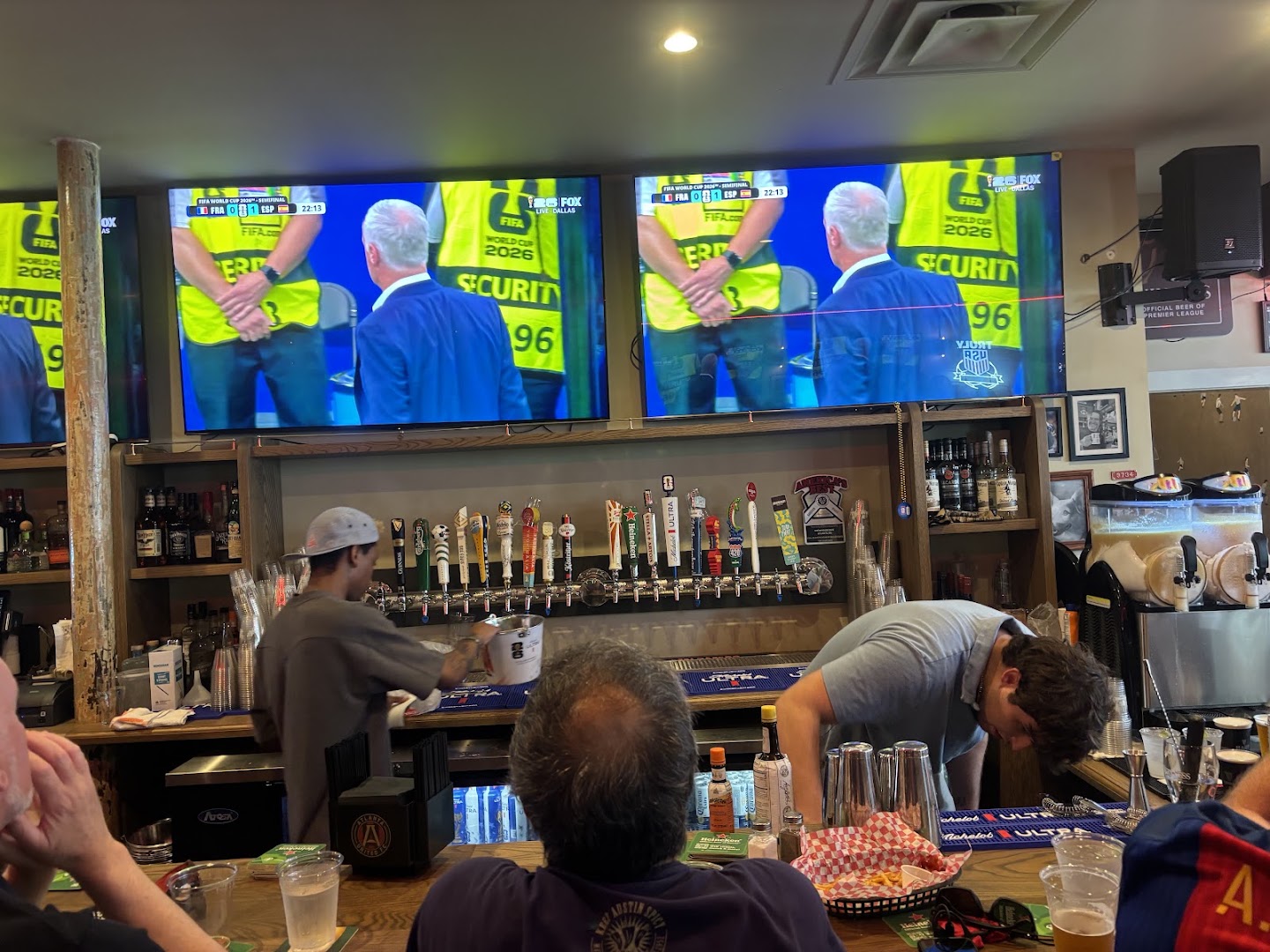 Brewhouse Cafe: authentic bar atmosphere