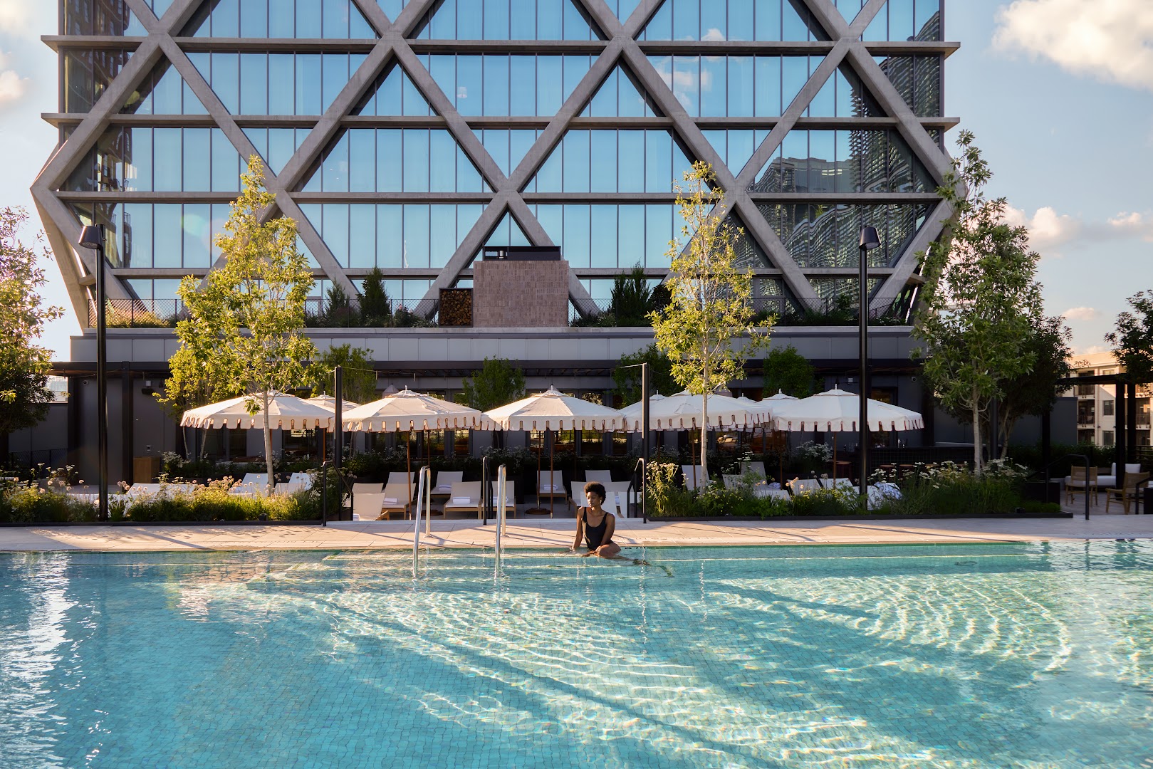 Forth Hotel Atlanta: high quality hotel pool shot