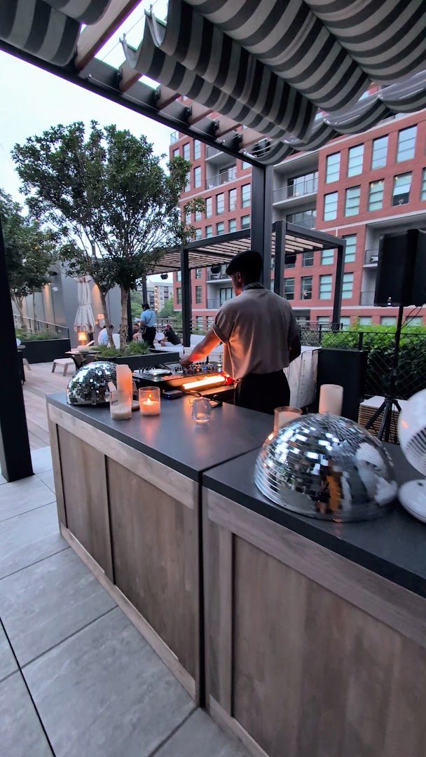 Forth Hotel Atlanta: hotel terrace atmosphere well