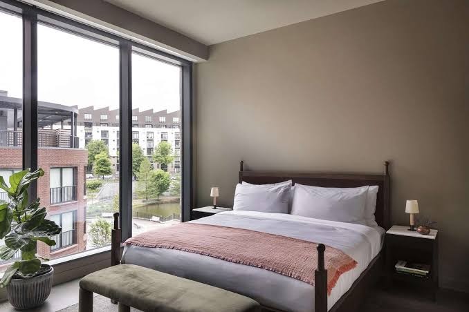 Forth Hotel Atlanta: professional hotel room interior shot
