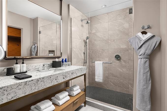 Hotel Phoenix Atlanta: professional hotel bathroom interior photo
