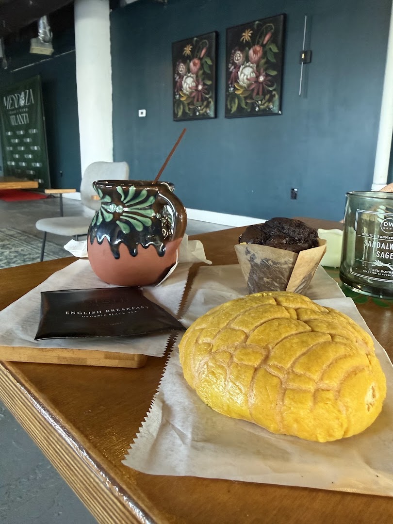 Mendoza Cafe y Vino: appetizing food and drink presentation