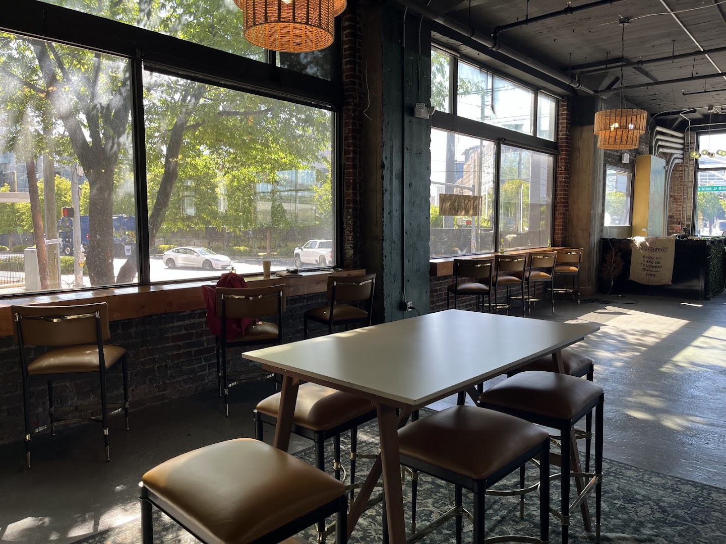 Mendoza Cafe y Vino: inviting and professional interior shot