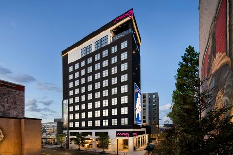 Moxy Atlanta Downtown: professional exterior shot of hotel