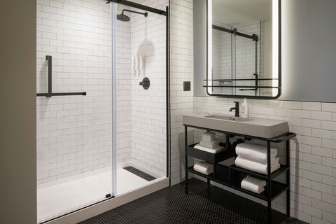 Moxy Atlanta Downtown: professional photo of hotel bathroom