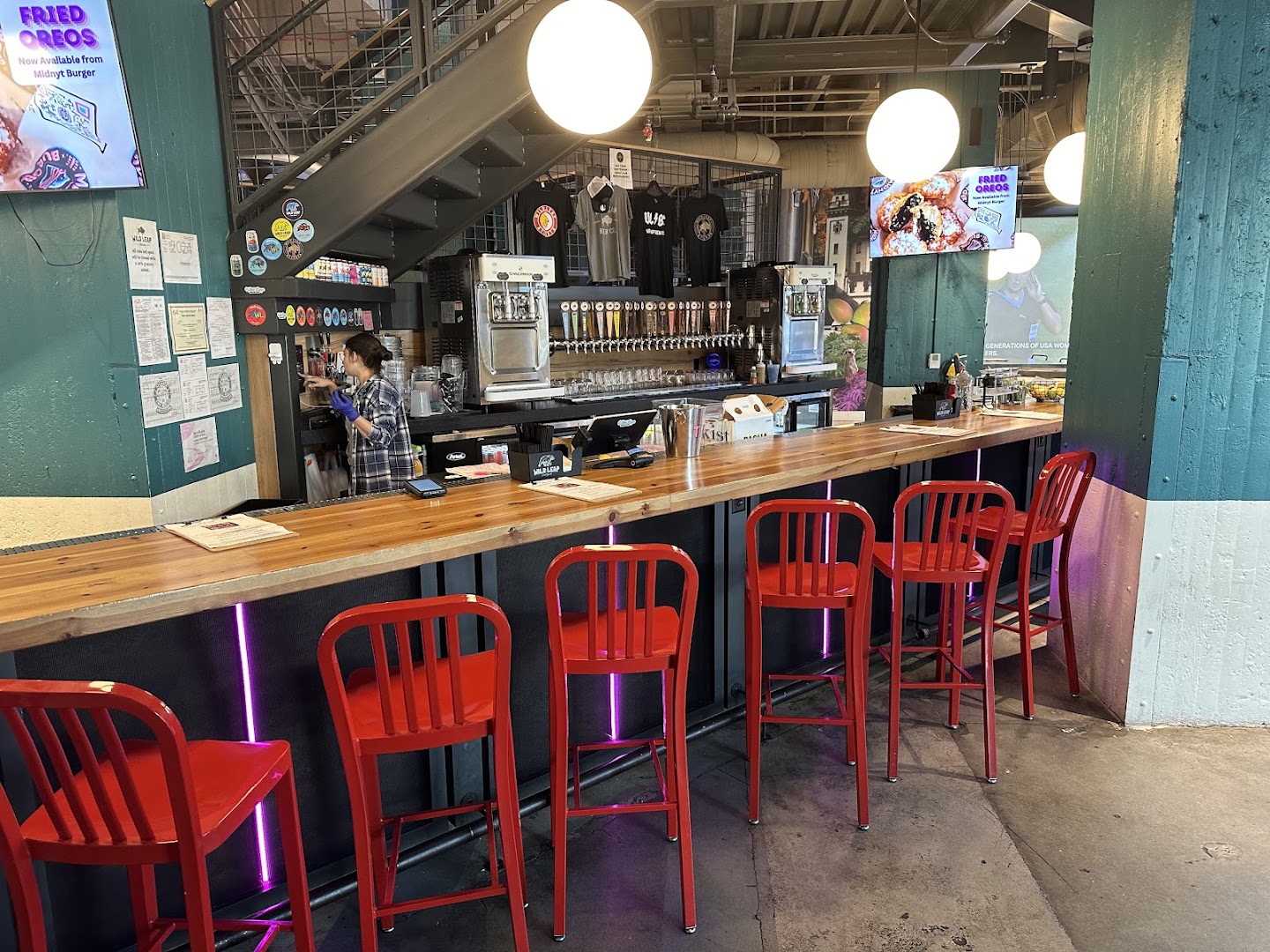 Wild Leap Atlanta: clear view of bar atmosphere