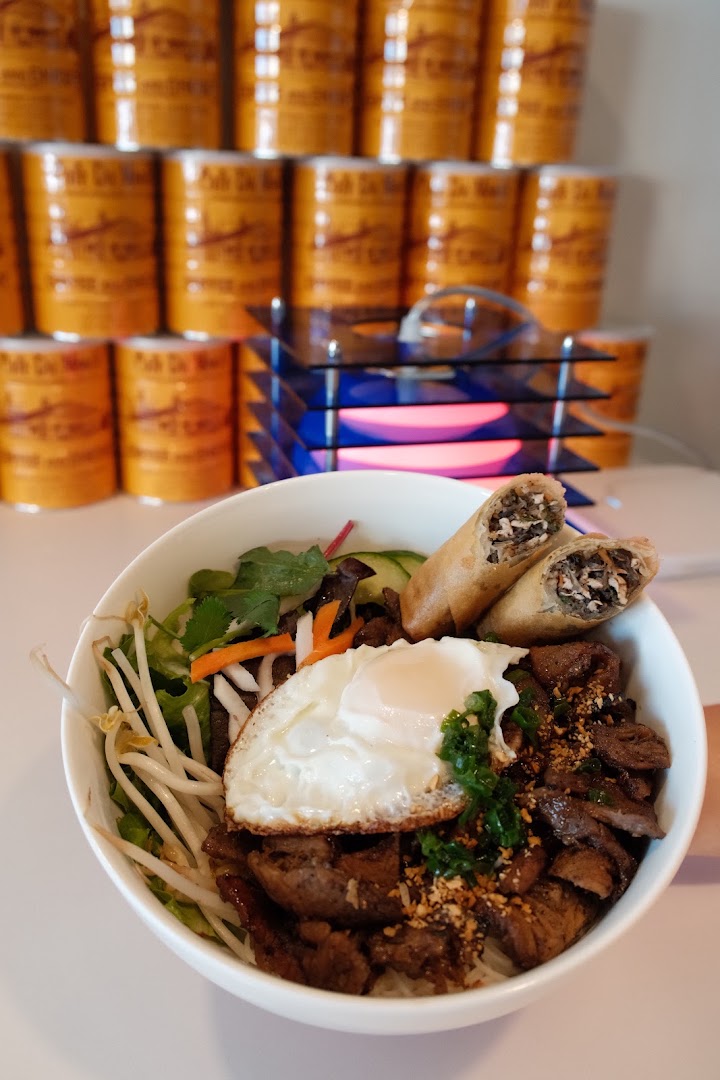 Anh Em Vietnamese: appetizing food photography