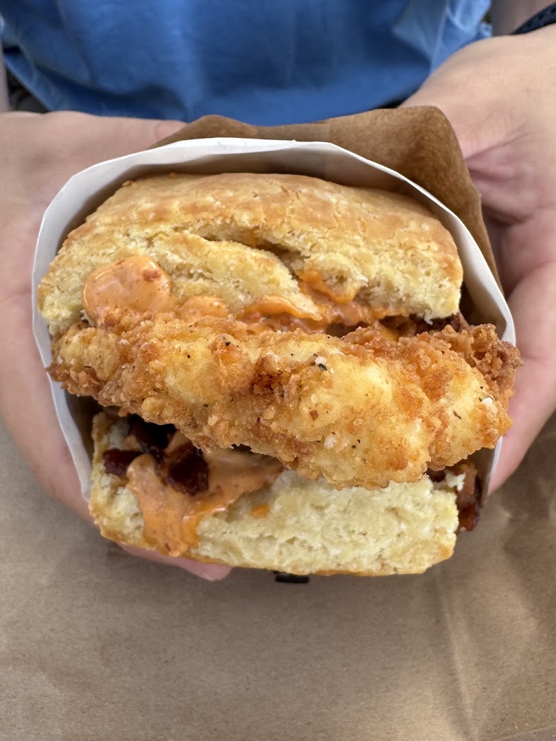 Bird Bird Biscuit: appetizing, high-quality food photo