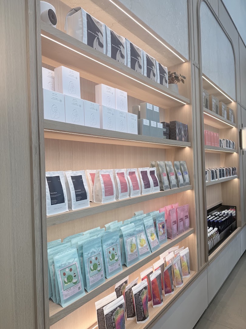 Black Fox Coffee: clean professional product display