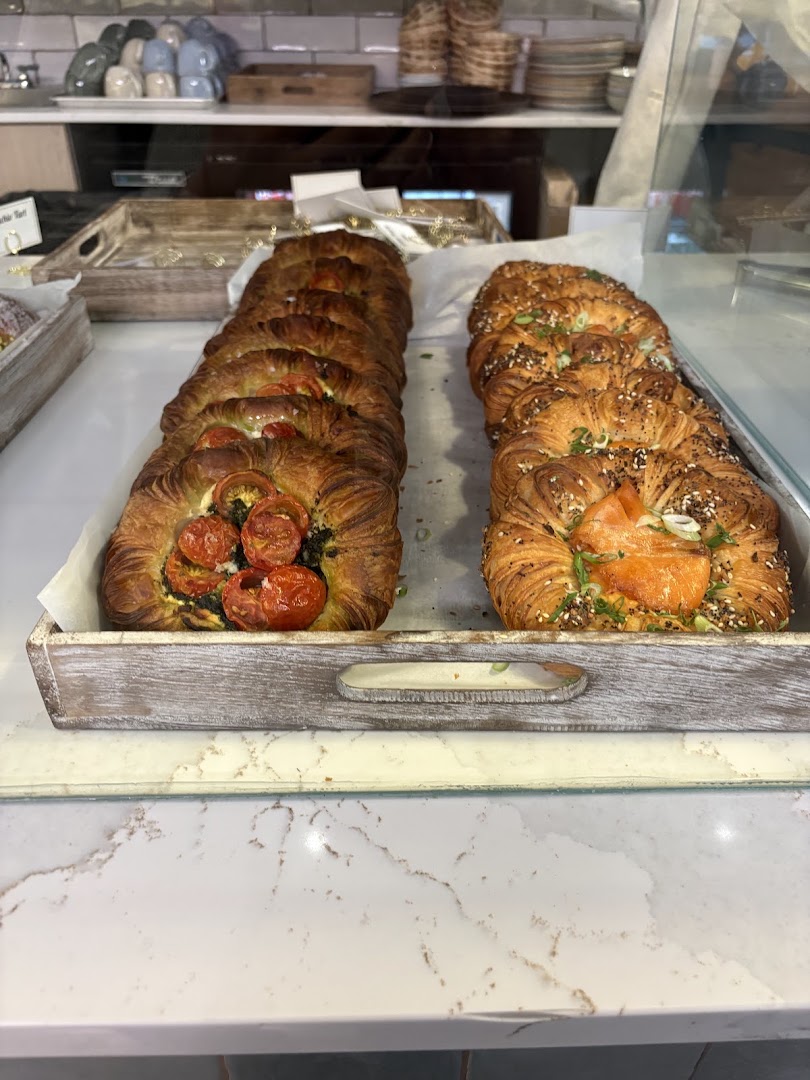 Ciccio Bomba: appetizing display of fresh pastries