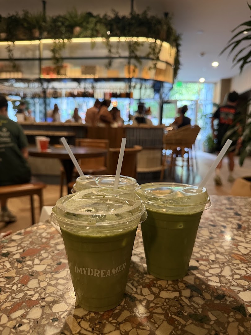 Daydreamer Coffee: appealing atmosphere and branded drinks