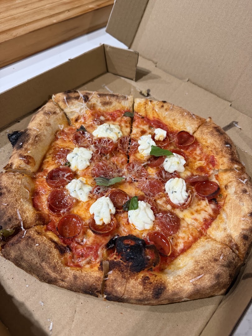 Howdy's Pizza And Pasta: appetizing photo of restaurant pizza