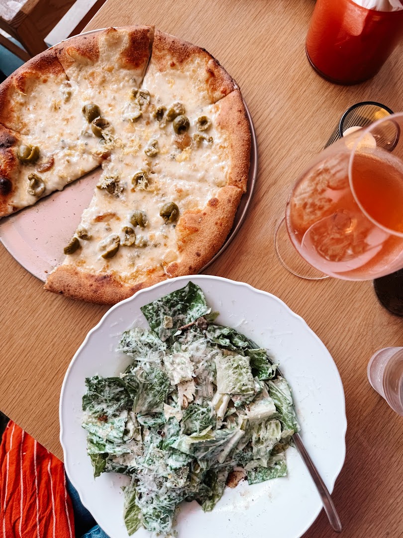 Howdy's Pizza And Pasta: appetizing, high-quality food photography