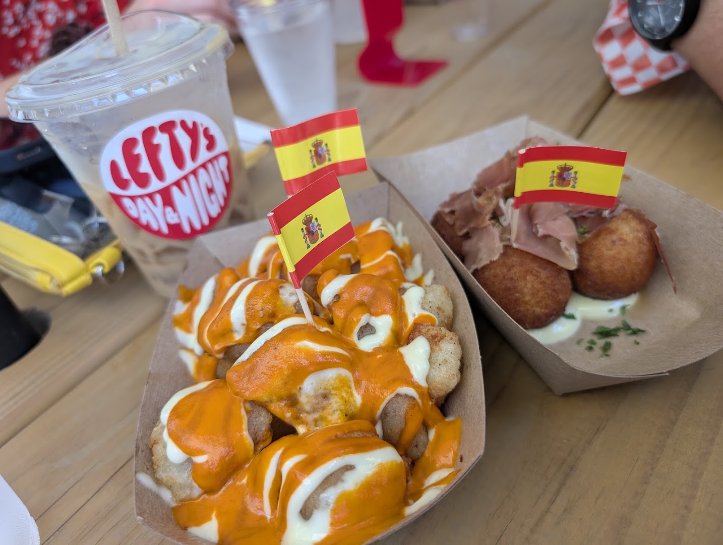 Lefty's Day & Night: appetizing food and branded cup