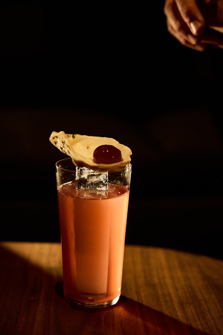 Modern Bar: high quality professional cocktail photo