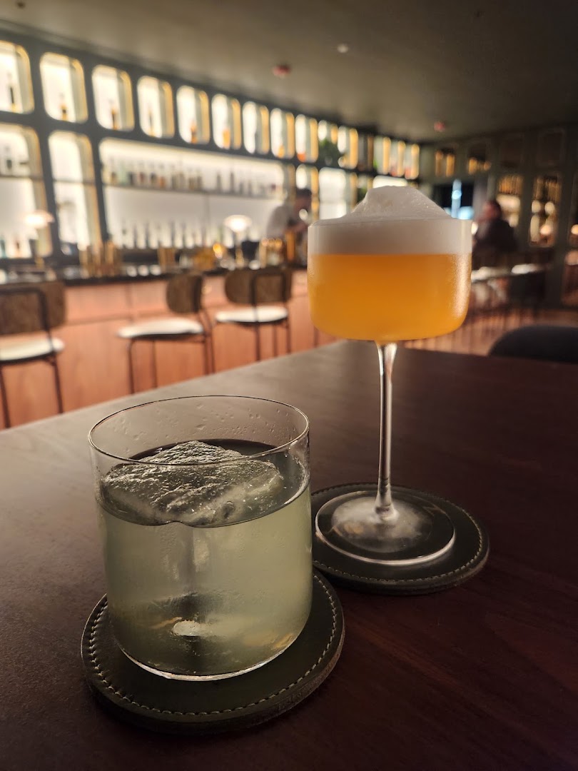 Modern Bar: high quality, atmospheric cocktail shot
