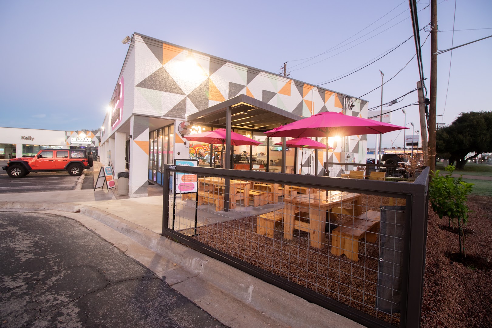 Neon Belly Coffee and Bakery: clear, inviting exterior venue shot