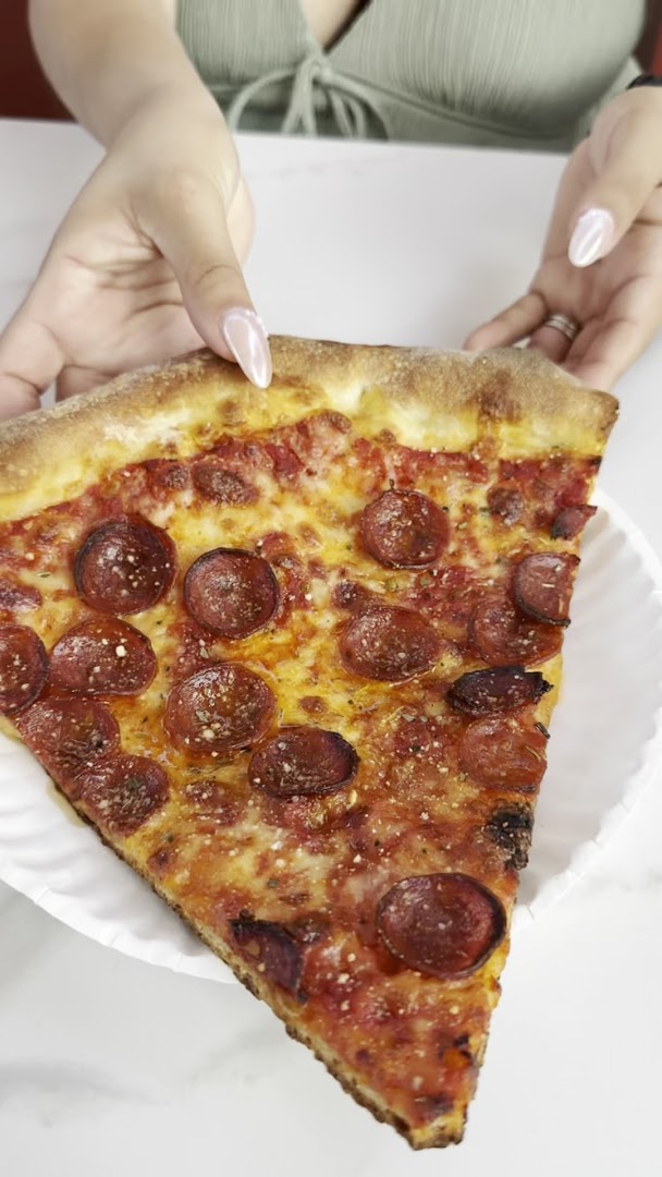 Pedroso's Pizza: appetizing photo of pizza slice