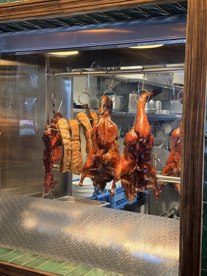 Precious Chinese BBQ: appetizing display of roasted meats